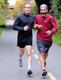 Graeme McCreath (left) with running guide, Carlos Castillo, at TC10K. Credit: Sarah Tiffin, Saanich News, 2013