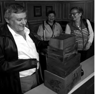 Oriano Belusic, Doris Belusic (centre) and Thelma Fayle admiring Gina’s woodwork. Photo Credit: Daryl Jones